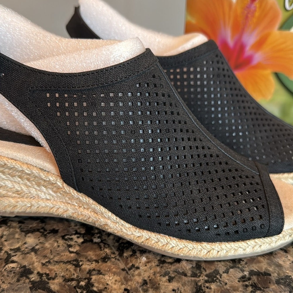 Easy street black Linen Stacy wedge espadrilles sandals 8 NIB - Picture 2 of 9